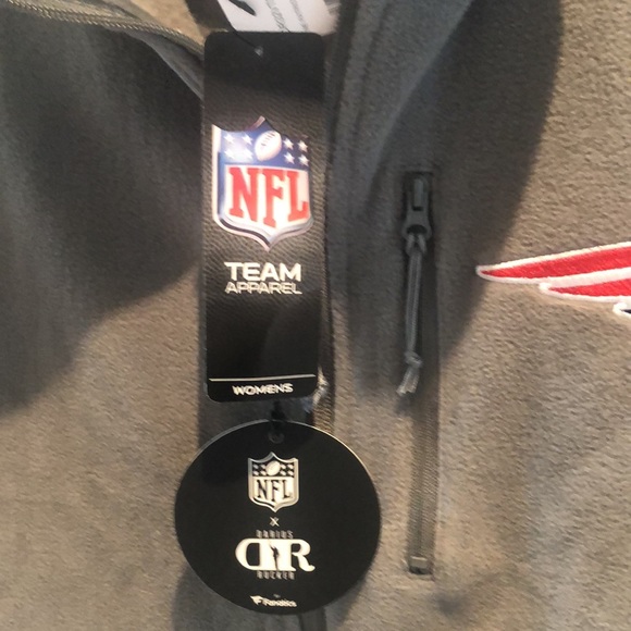 NWT!!!  NFL Patriots gray fleece vest! Size Large. - Picture 6 of 9